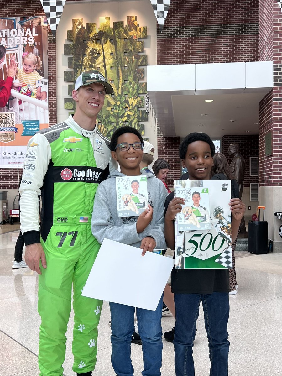 Moments that matter most ☺️

Sting Ray Robb joined @indycar at Riley Children’s Hospital to share smiles, autographs, and racing spirit with some incredible kids. 

#INDYCAR #indy500
