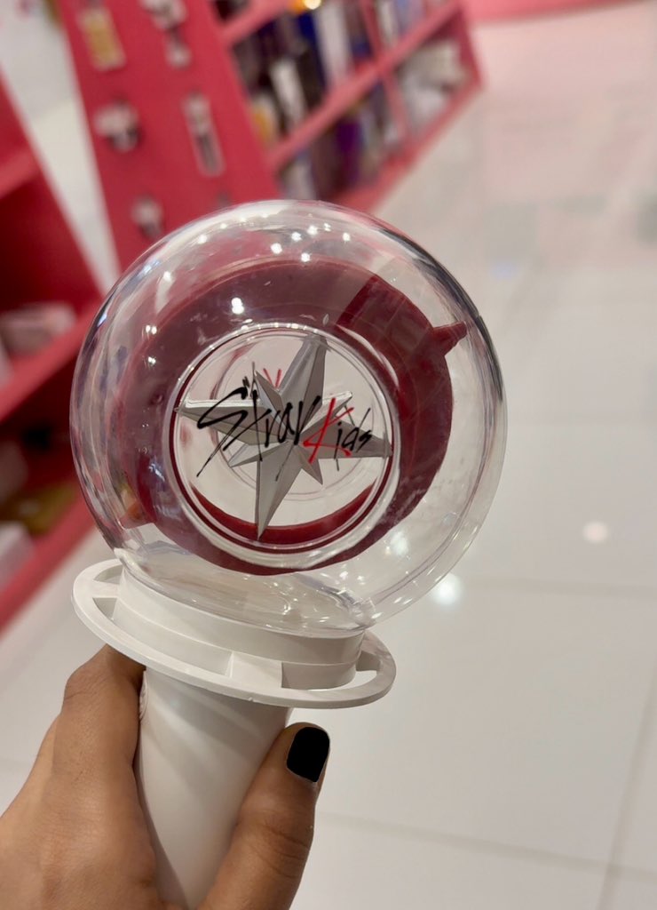 Yui5568902Rima's tweet photo. I love Stray Kids 😫 Don't focus on the nail polish, you worked hard on it 😅 https://t.co/NpvCdVVszV