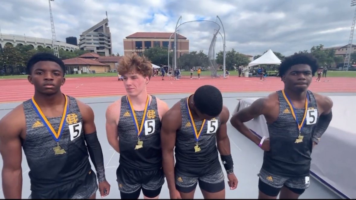 Keman_21's tweet image. This pass weekend i was blessed to be named a 3x state champion in the 4by100 setting a school record of 40.87🔥alongside @JabareeMonday @FinnMartin25 @1Joshszn its been a honor running with yall boys over the years❤️!!#AGTG #dynasty @HC_TF_XC @samspiegs @MileSplitSW