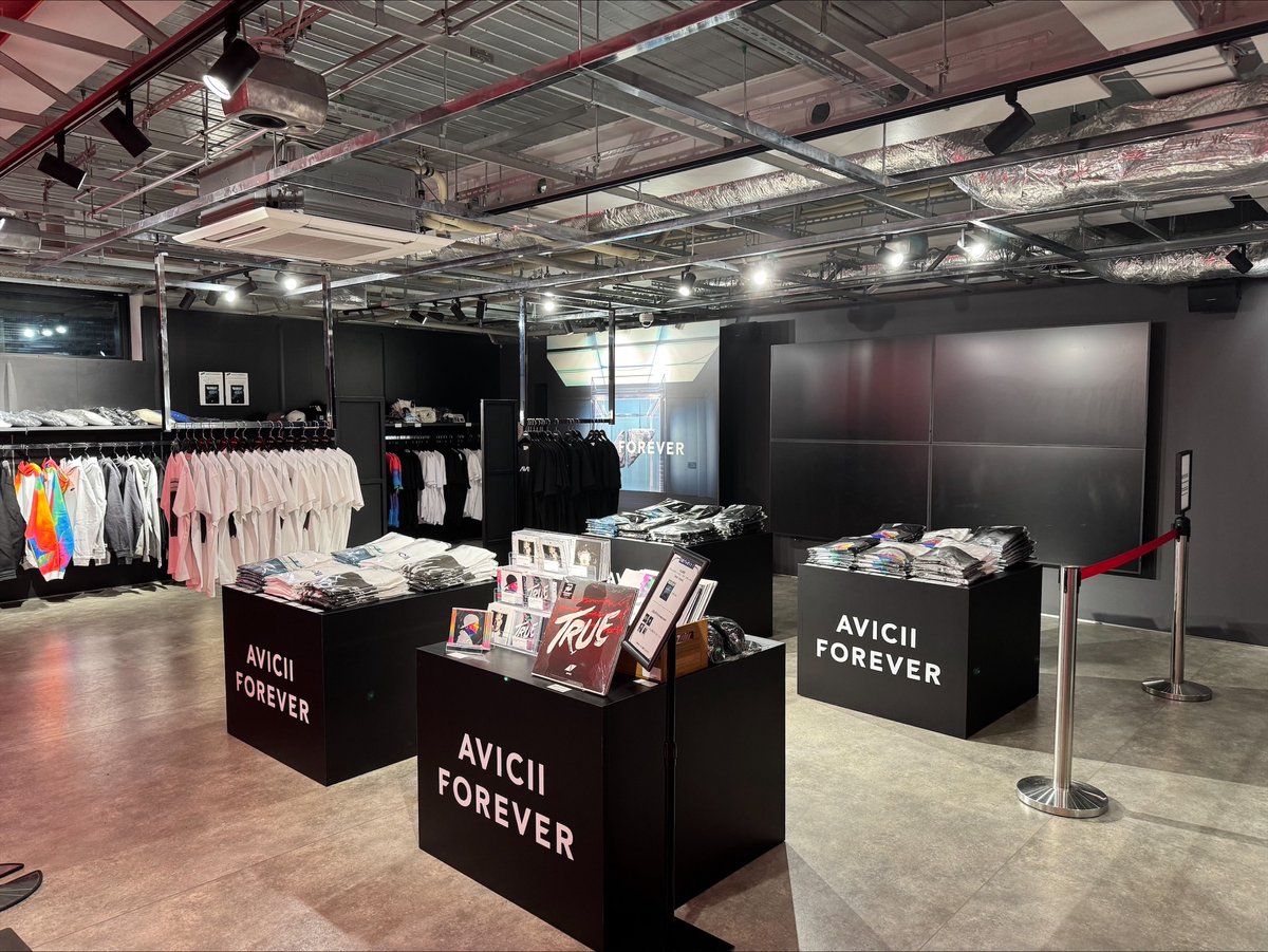 ◢ ◤ #AviciiPopUpShop ◢ ◤ 本日午前11時からオープン AVICII POP
