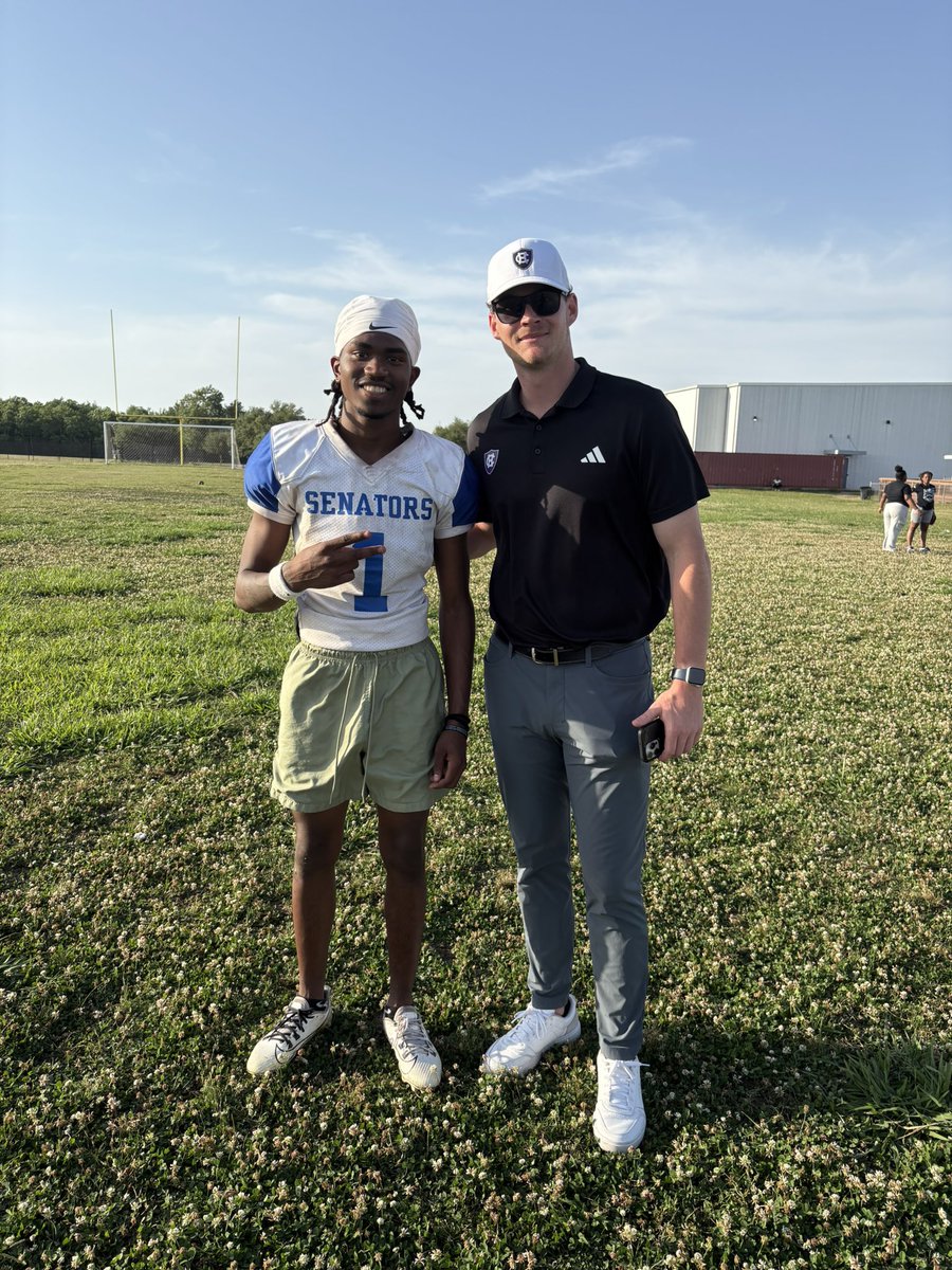 Coach Johnson (@coachj_johnson) on Twitter photo ๐News From Senator Lane๐
Thank you <a href="/CoachElliott10/">Westin Elliott</a> from <a href="/HCrossFB/">Holy Cross Football</a> for stopping by to check out our student athletes <a href="/FB_Sunnyside/">Recruit Sunnyside FB ๐</a>.
#RecruitSunnyside ๐News From Senator Lane๐
Thank you <a href="/CoachElliott10/">Westin Elliott</a> from <a href="/HCrossFB/">Holy Cross Football</a> for stopping by to check out our student athletes <a href="/FB_Sunnyside/">Recruit Sunnyside FB ๐</a>.
#RecruitSunnyside