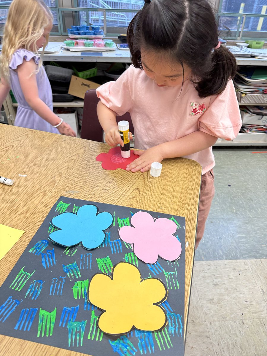 🍴And you thought forks were just for eating! #creativity #kidsloveart ⁦<a href="/donna_weidman/">Donna Weidman</a>⁩ ⁦<a href="/ackerman_andi/">Andi Ackerman</a>⁩ #beartavernpride ⁦<a href="/BearTavernES/">Bear Tavern E.S.</a>⁩