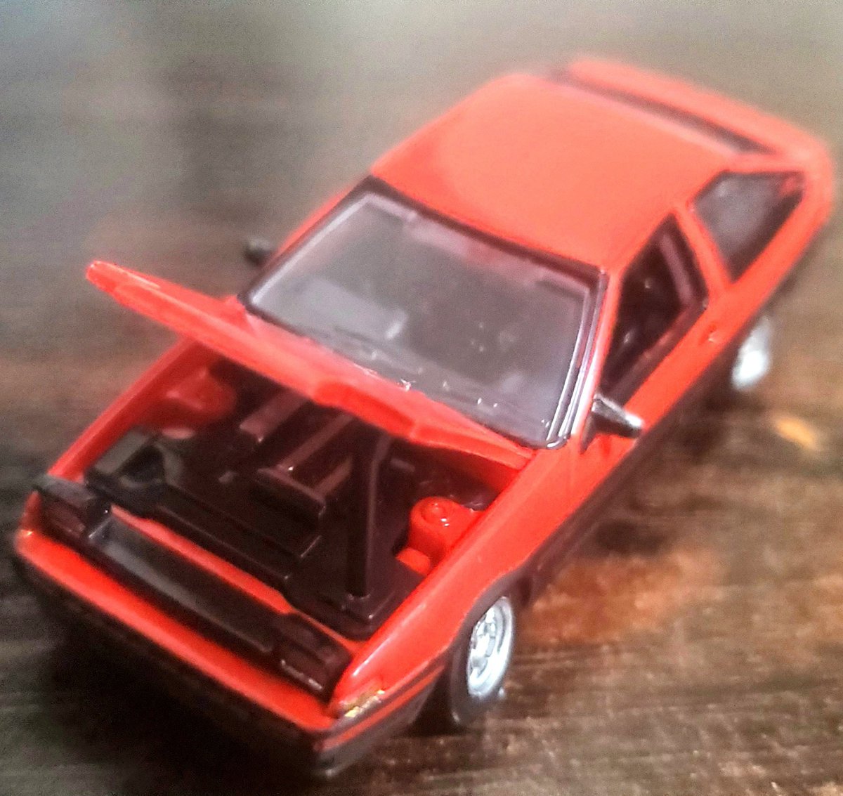 9nmi8's tweet photo. 通称ハチロク、AE86のガチャを回して組み立てたのだが片方が不良品っぽくて残念
エンジン部分の造形が浅い位置にあってボンネットがはまらない
不幸中の幸いはダメなのは白黒パンダではなく赤い方な事、ボンネットを開ける飾り方もある事
開けたまま接着剤で固めてしまうか https://t.co/Ff6rHmhM8x