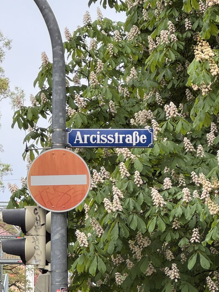 nicklb_'s tweet image. is a street named after your DSL? didn&apos;t think so 👏