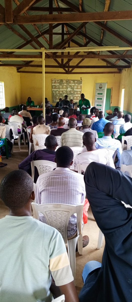 KephisKe's tweet image. The farmers were sensitized on how to identify licenced seed sellers, certified seed &amp;amp; how to confirm validity of certified seed by scratching the sticker label &amp;amp; sending the code to 1393

Mbegu si Mbegu Tu, Mbegu ni Certified!
#Wakulima
#Seedcertification
#KEPHIS 
#foodsecurity