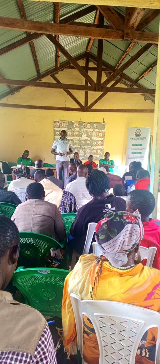 KephisKe's tweet image. The farmers were sensitized on how to identify licenced seed sellers, certified seed &amp;amp; how to confirm validity of certified seed by scratching the sticker label &amp;amp; sending the code to 1393

Mbegu si Mbegu Tu, Mbegu ni Certified!
#Wakulima
#Seedcertification
#KEPHIS 
#foodsecurity