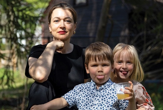 Žurnāliste Inga Spriņģe izveidojusi populāru raidierakstu, kurā iztaujā ekspertes par perimenopauzi un pārmaiņām pusmūža sieviešu dzīvē. Kā radās šī ideja, ar kādām atziņām Inga atgriezusies no studijām ASV, <a href="/irLV/">Žurnāls IR</a> taujā Agra Lieģe-Doležko: ej.uz/tbei