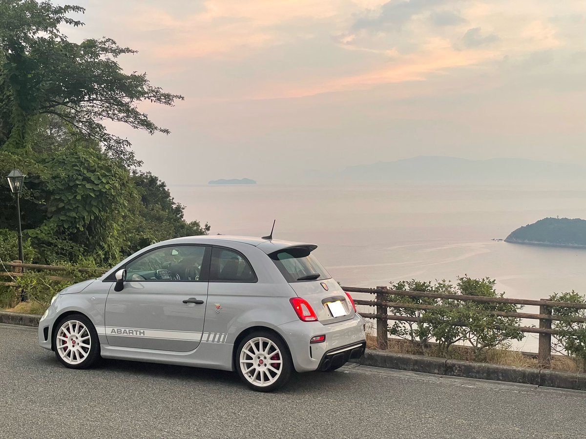 代車でフィアットを借してもらったけど楽しい(^o^)以前、乗っていたアバルトを思い出して、また欲しくなってきた笑
さて、日曜日は三重までお出掛けして、火曜日は大阪で予定があるのでオーラニスモとGT-Rの洗車をしないとな〜
ところで我が家にカーシャンプーなんてあったかな(-ω-;)