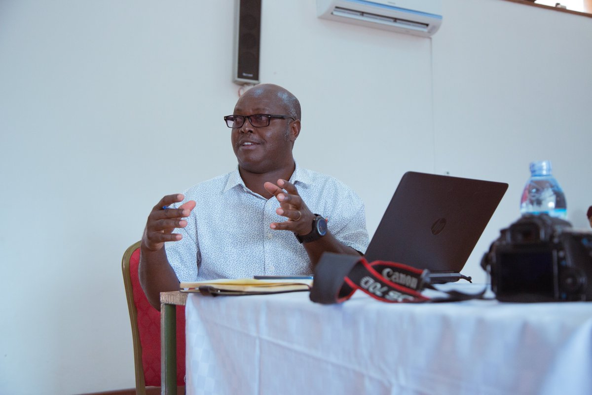 Despite Africa’s rich biodiversity and its critical role in the health of the planet, conservation stories rarely dominate headlines. One major reason is that newsrooms often prioritize politics, economics, and breaking news over environmental reporting. #TBT, Editors Workshop🇺🇬