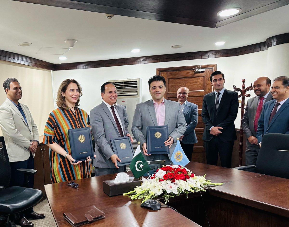 SzabistZabtech's tweet image. SZABIST ZABTech, in partnership with OGDCL &amp;amp; Govt of Sindh, is launching a state-of-the-art TVET Skill Center in Kashmore. Offering free training to 2,400 youth over 5 years. Agreement signed in the presence of MNA Ali Jan Mazari, MD OGDCL &amp;amp; others. #SkillsForAll #TVET
