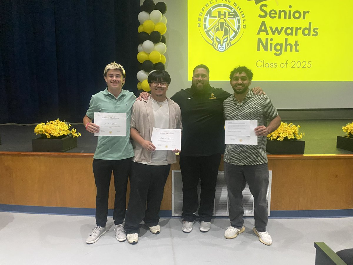 LHSSpartansFB's tweet image. This evening, Coach Teicheira awarded 4 very deserving student athletes the Daniel Teicheira Memorial Foundation scholarship. Congrats to the recipients!
(L to R: Andrew Chunn, John Ocsana, Coach Teicheira, & Andre Muqhar. Not pictured: Jose Rodriguez)