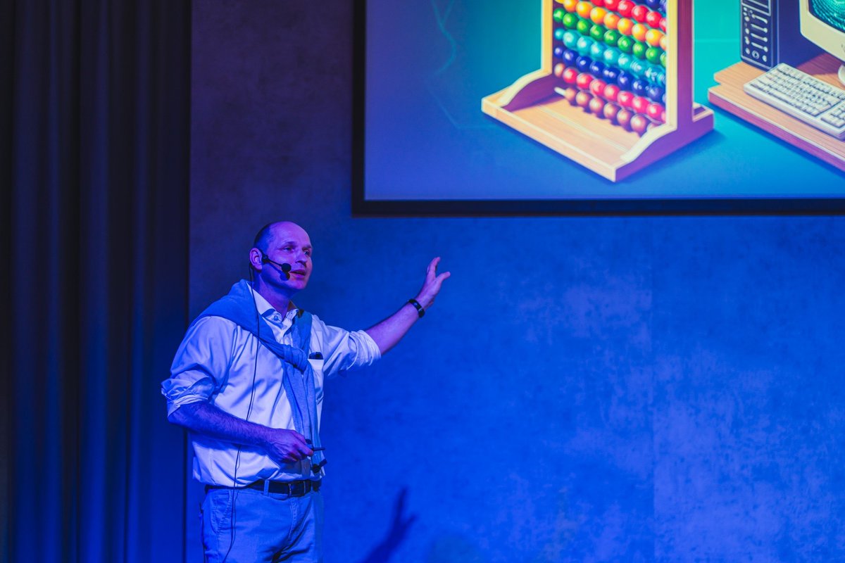 ✨Science Point na Veletrhu vědy – menší stage, větší poklad✨

🔥Součástí festivalu je opět menší pódium nazvané Science Point, které návštěvníky zaujmou kratšími zábavnými přednáškami. 

👉Čtvrtek patří astronomii, mluvit se bude třeba o prvním ZERO-G letu v ČR nebo o černých