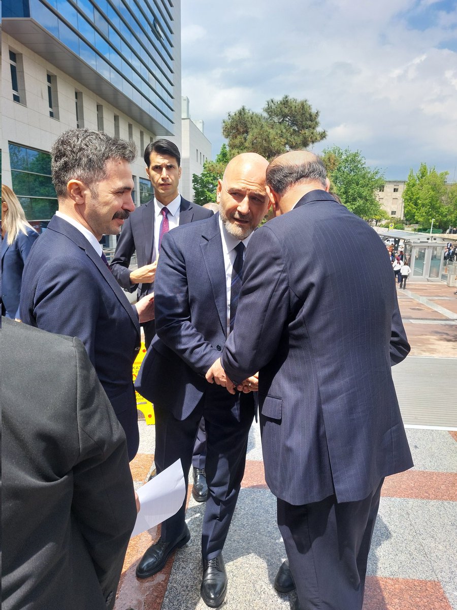 Genel Başkanımız Yusuf Özdemir, önceki dönem İçişleri Bakanlığı görevini yürüten  Sayın Süleyman Soylu ile meclis genel kurulu öncesi hasbihal etti. 

#dinbirsen #SüleymanSoylu #TBMM