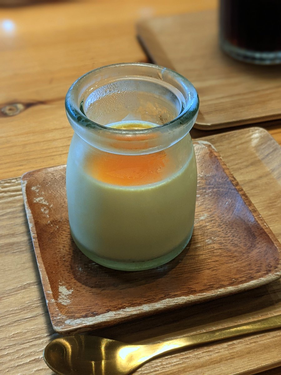 hiro45Y's tweet photo. たまにある平日休み。
恒例のカフェ開拓の平日ランチ。
10種のやさいジャムスイート&スパイスベジカレーと自家製プリン🍮
うまうま。
スパイスで味変、プリンとろとろ、サイドメニューの唐揚げが旨いのだが…唐揚げ丼にする手もあったな…。
#CommonsCafe https://t.co/cgcwgQezTF