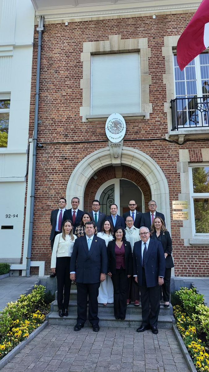 La comitiva constituida por siete diputadas y diputados, <a href="/PedrohacesO/">Pedro Haces</a>, <a href="/ElenaSegura_/">Elena Segura</a>, <a href="/ruizmassieu/">Claudia Ruiz Massieu</a>, <a href="/VeroPerezHerr/">Verónica Pérez Herrera</a>, <a href="/Pedro_Vazquez_G/">Pedro Vázquez González</a>, <a href="/santhym/">Santy Montemayor 🇲🇽💚</a> y <a href="/Veronica_mtz/">Verónica  Martínez</a>, trabaja por impulsar la firma y ratificación del Acuerdo Global modernizado entre México y la Unión Europea.