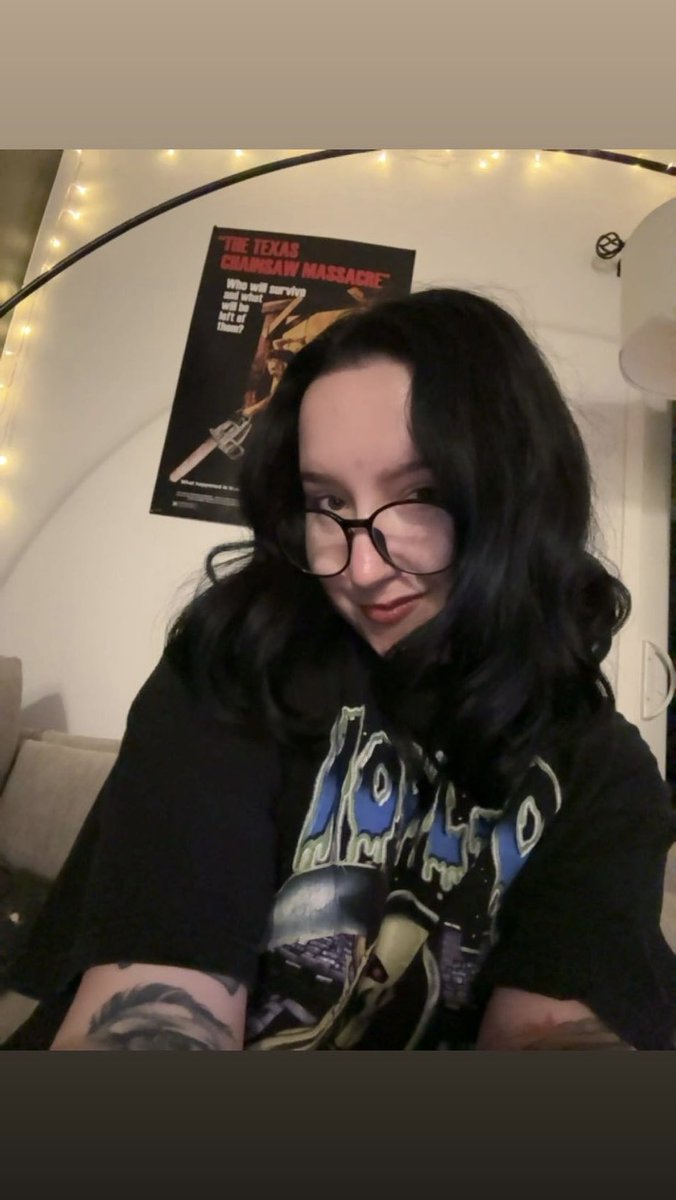 𝓐𝓵𝓲𝓬𝓮 (@vampiiiraaa) on Twitter photo I just wanted to reintroduce myself on here. I’m Alice/Ari 🤡 
I love all things that go bump in the night 🖤 
My fave things are Killer Clowns, House of 1000 Corpses, Texas Chainsaw Massacre and Vampira 🖤 
Hit me up if you wanna be mutuals I need spooky friends 🤡👉🏻👈🏻 I just wanted to reintroduce myself on here. I’m Alice/Ari 🤡 
I love all things that go bump in the night 🖤 
My fave things are Killer Clowns, House of 1000 Corpses, Texas Chainsaw Massacre and Vampira 🖤 
Hit me up if you wanna be mutuals I need spooky friends 🤡👉🏻👈🏻