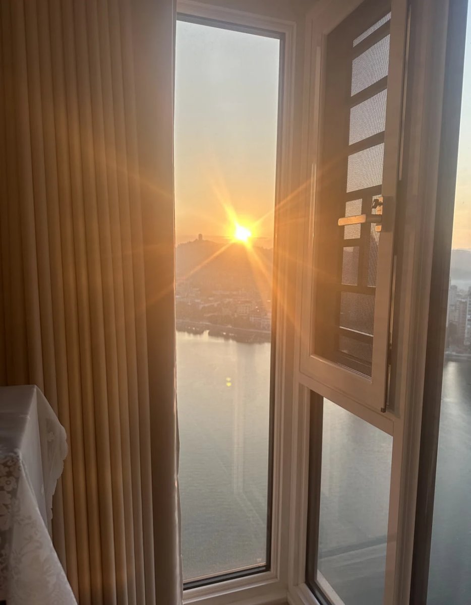 daijnbb's tweet photo. 心に陽光を降り注ぎ、すべての新しい始まりを抱きしめましょう！🌻❤️ https://t.co/8BG2KucH6g