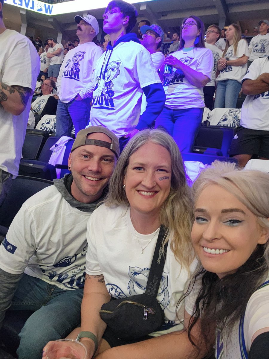 eastSideRat88's tweet photo. #packpix let's go Wolves!! https://t.co/ORXAXqS66N