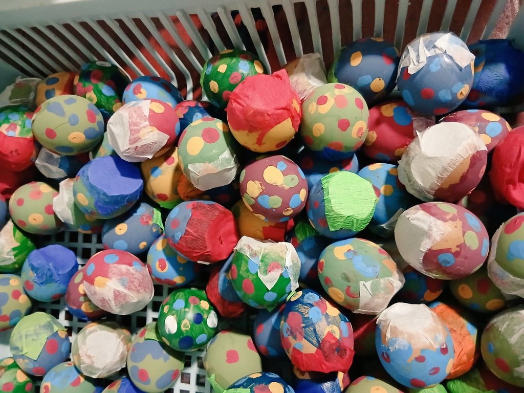 Buenas noches criaturas, vengo anunciarles que tengo venta de buebitos con confeti, para fiestas o para regalar a sus bendiciones.
Pida corazón, baratus a $0.25 cada huevito.  
Me ayudan comprando y con su valioso Rt.
Gracias