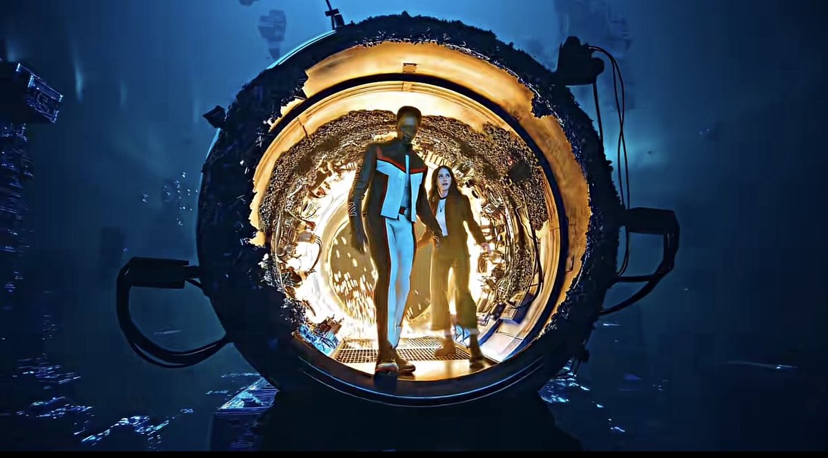 Pocket dimention? There’s buildings around