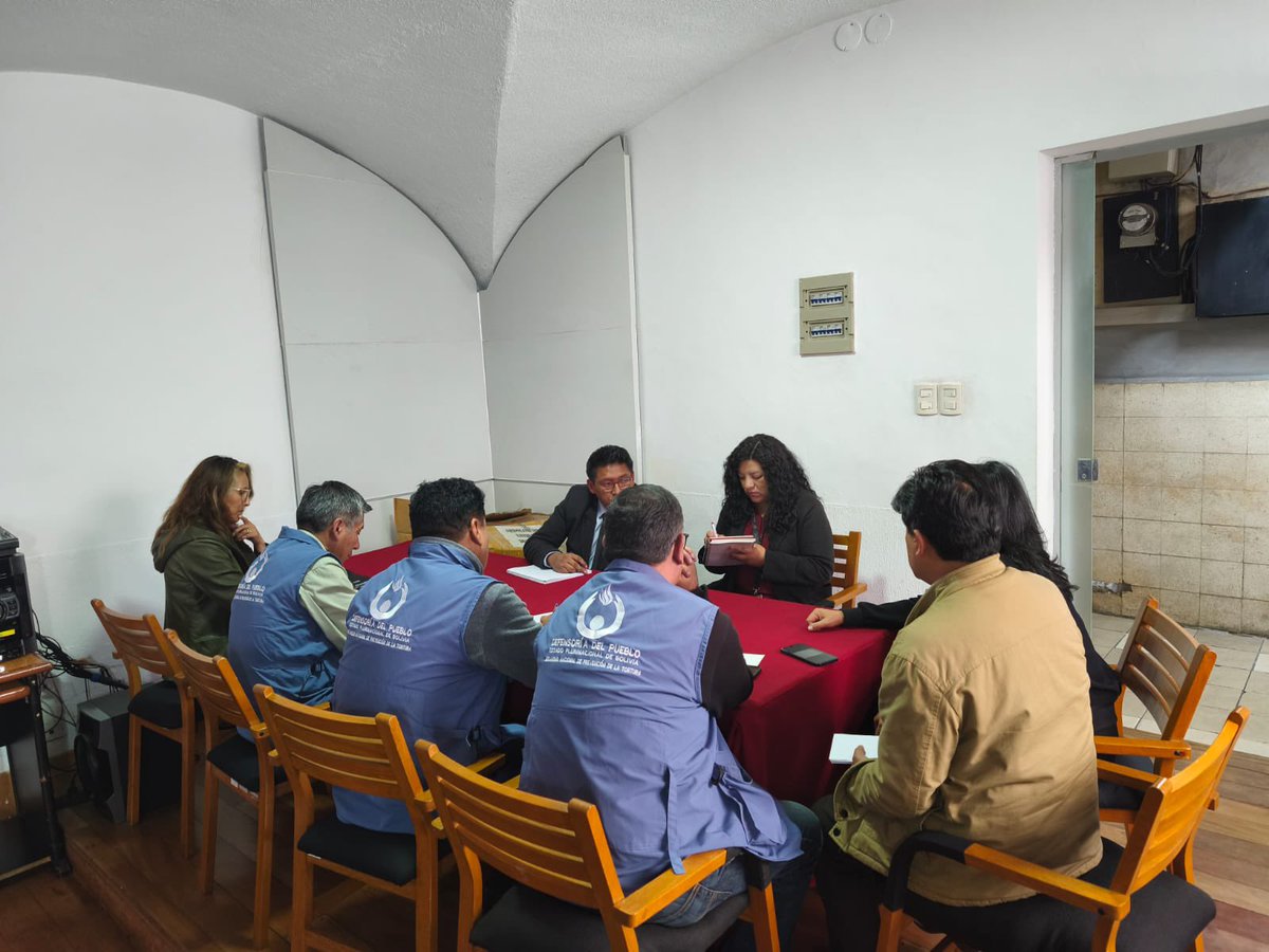 PedroCallisayaA's tweet photo. Logramos que el Ministerio de Trabajo se reuna con los periodistas y trabajadores de la prensa junto a la #ANPB para escuchar sus denuncias y los problemas laborales que enfrentan. Coadyuvaremos para que atiendan con celeridad sus demandas y se haga justicia. https://t.co/ItZMxx4DIr