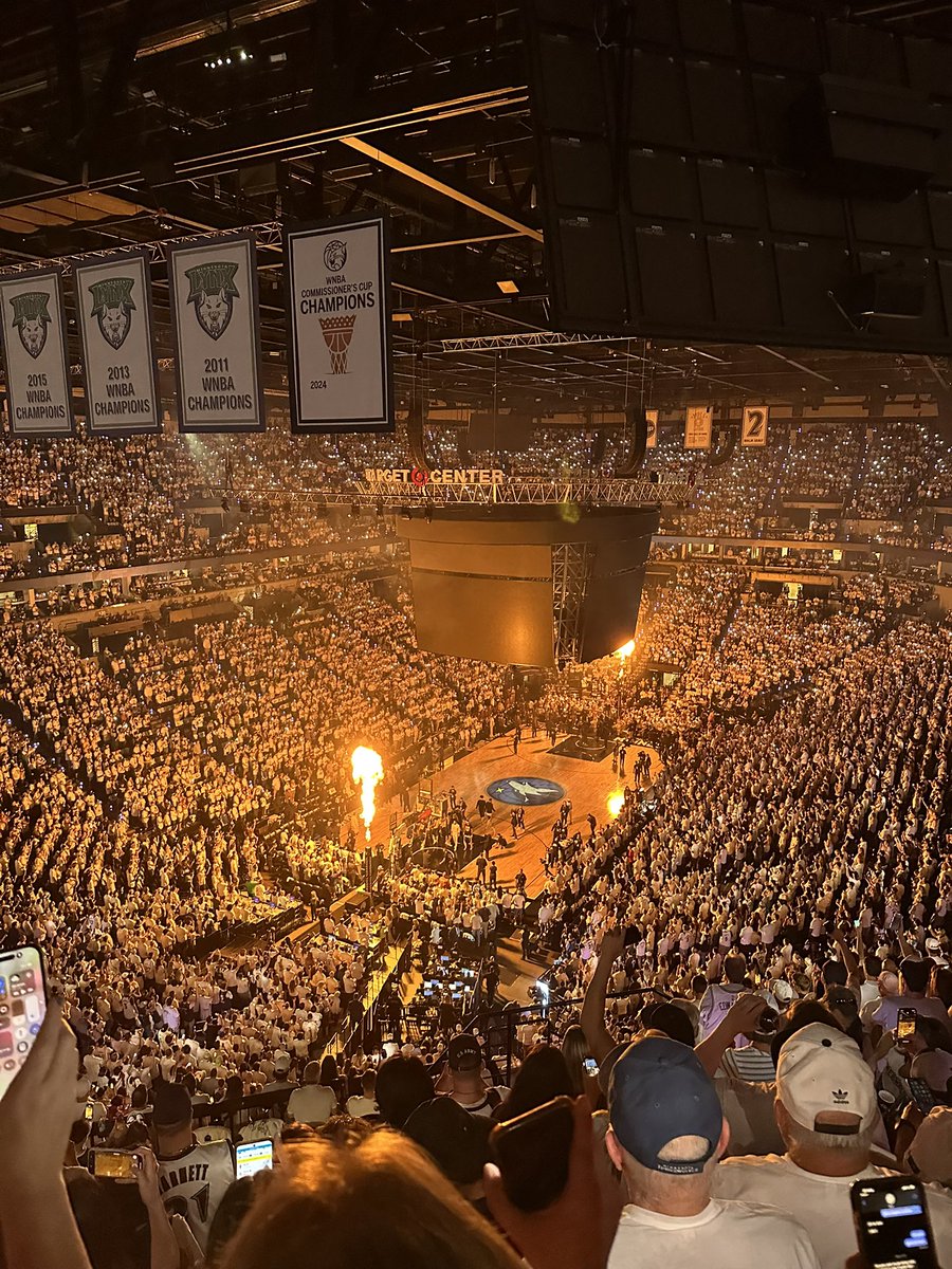 asiddiqui15's tweet image. Target Center is rocking! #twolves