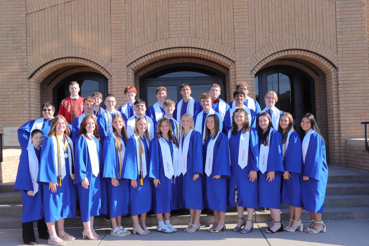 Today we celebrated the Class of 2025 with a Baccalaureate Mass, followed by a special senior salute with the entire school and the seniors’ families! 
🙏💙