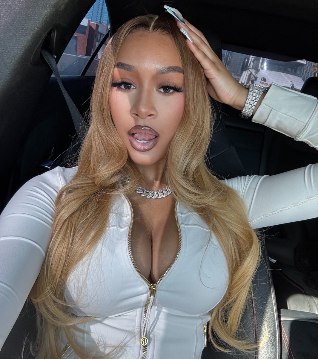 lakeyah's tweet image. Pretty bitches should live forever 🧚