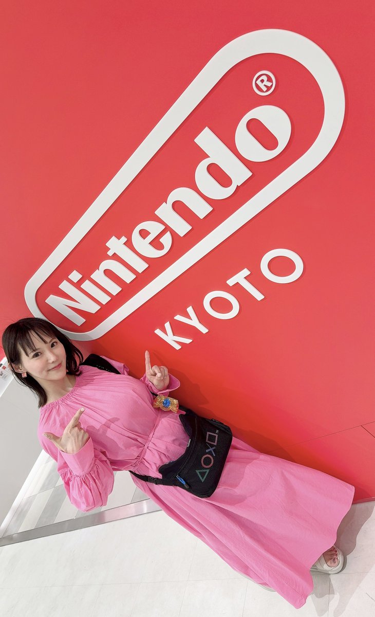 Games bring people together! We were even blessed by 🌈 over our heads.

頭上に虹がかかるお天気の中ニンテンドーミュージアムとショップへ＼（◜◡◝ ）／ 初対面の人達とも、すぐ仲良しになれました♡