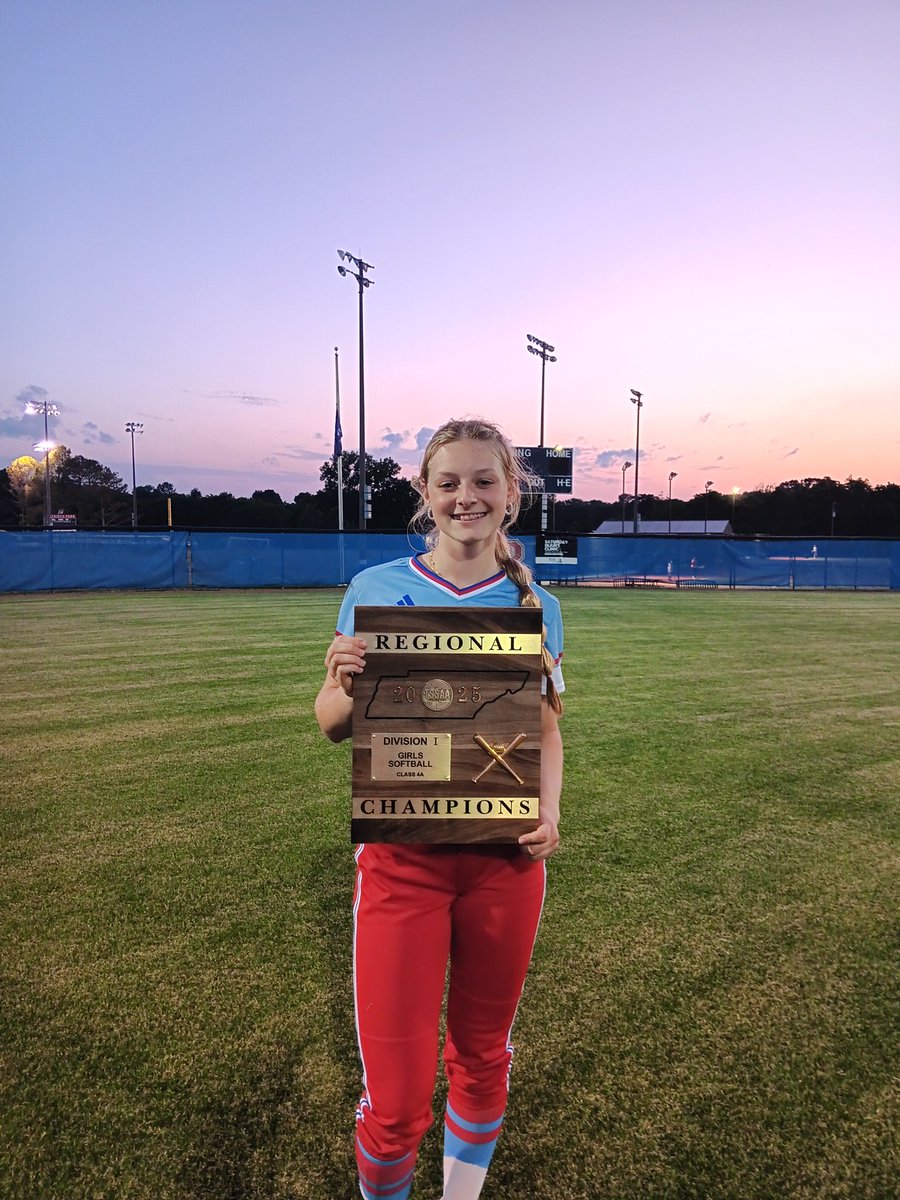 RileyCVaughan's tweet image. So amazing to win the regional championship tonight! Looking forward to sectionals with my teammates! ♥️🤍💙