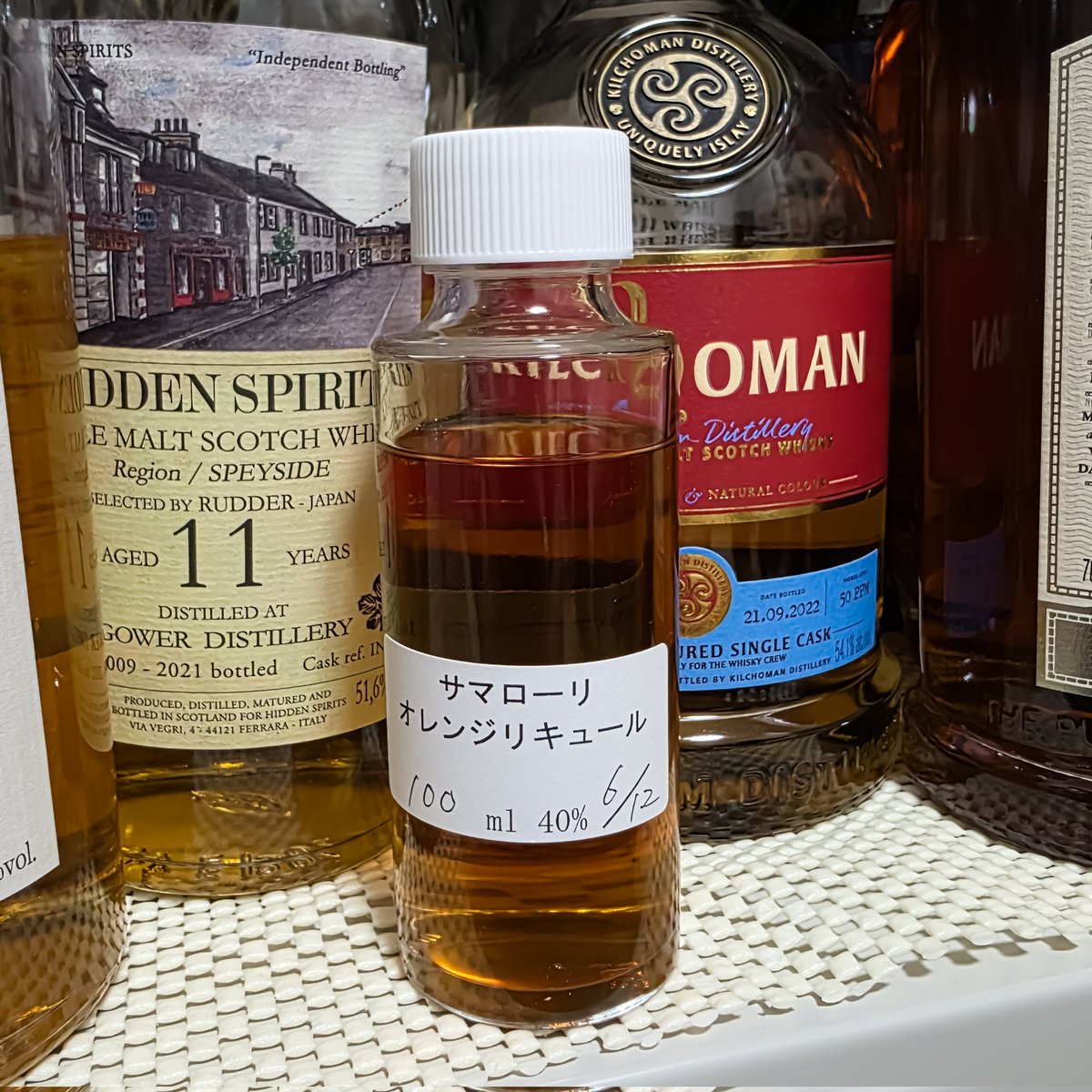 棚の奥から4年前に麻屋商店さんで量り売りで購入したサマローリのオレンジリキュール発見

軽くテイスティングしたけど、
オレンジの芳醇な香りと濃厚なオレンジとブランデーを感じる大人のシロップ

これは大事に飲んでいきたい…