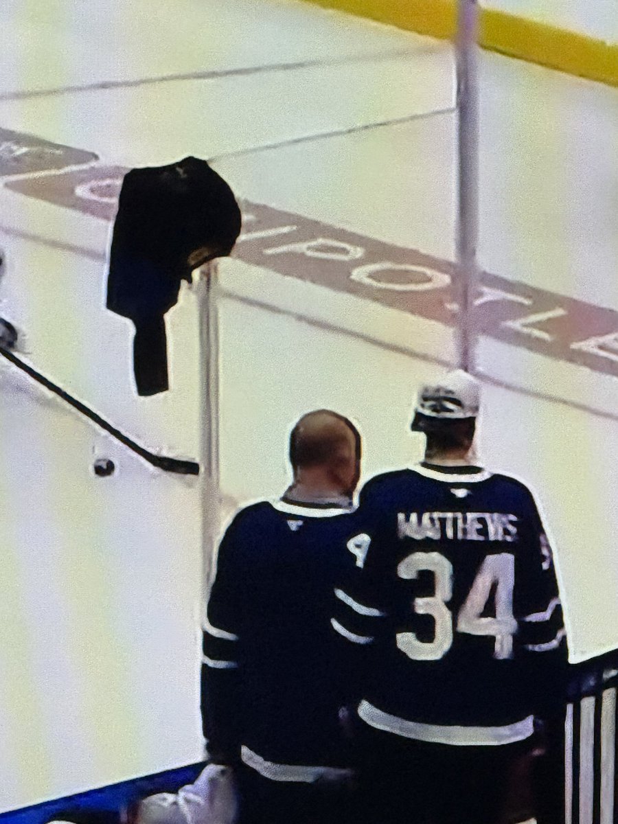 In this town, our fans don’t throw jerseys onto the ice. 

Our Bay Street traders to throw their quarter zips onto the ice.

#LeafsForever
