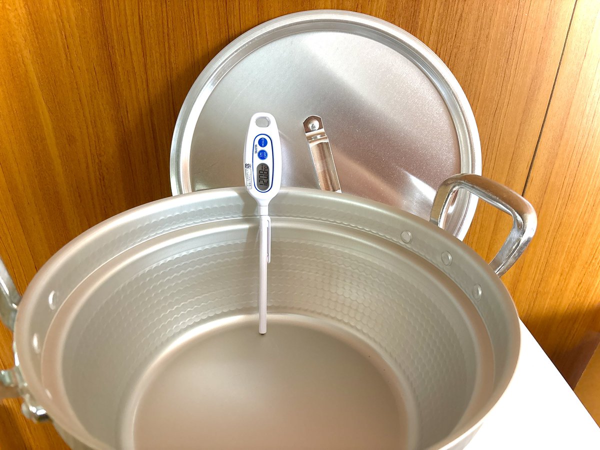繊維の加工と染色のために鍋購入✨️

最近、精麻から糸を作る昔ながらの加工方法を学びました。
この技術、紐づくりにも活かせそうでワクワクしてます。
手間はかかるけれど、不純物が少なくて見た目もとても綺麗に！
🎁質を大切にしたい方へ届けていきたいです