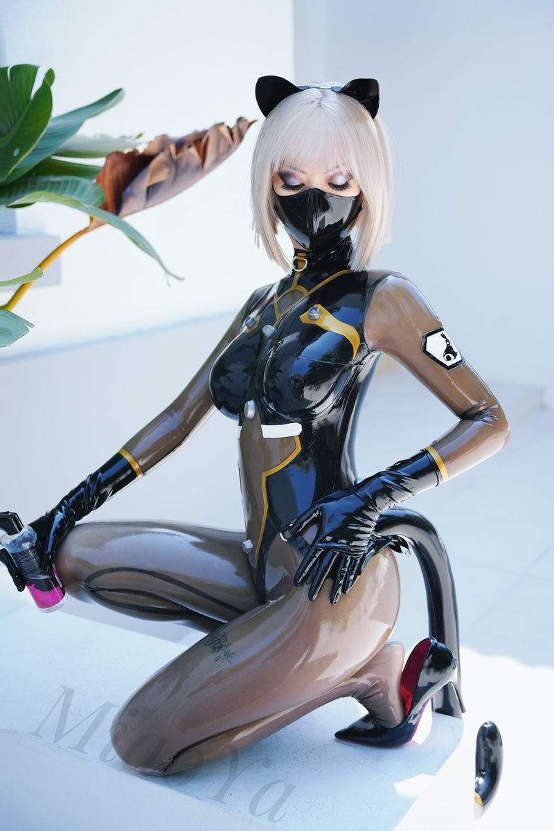 💧嗯？真的一滴都没有了吗~

Photo📸<a href="/emxxNaomi/">Naomi EMO</a> 
Catsuit🩱@rubberbunnycn
Shine💎<a href="/beGLOSS/">beGLOSS</a>

#latex #latexcatsuit #rubber