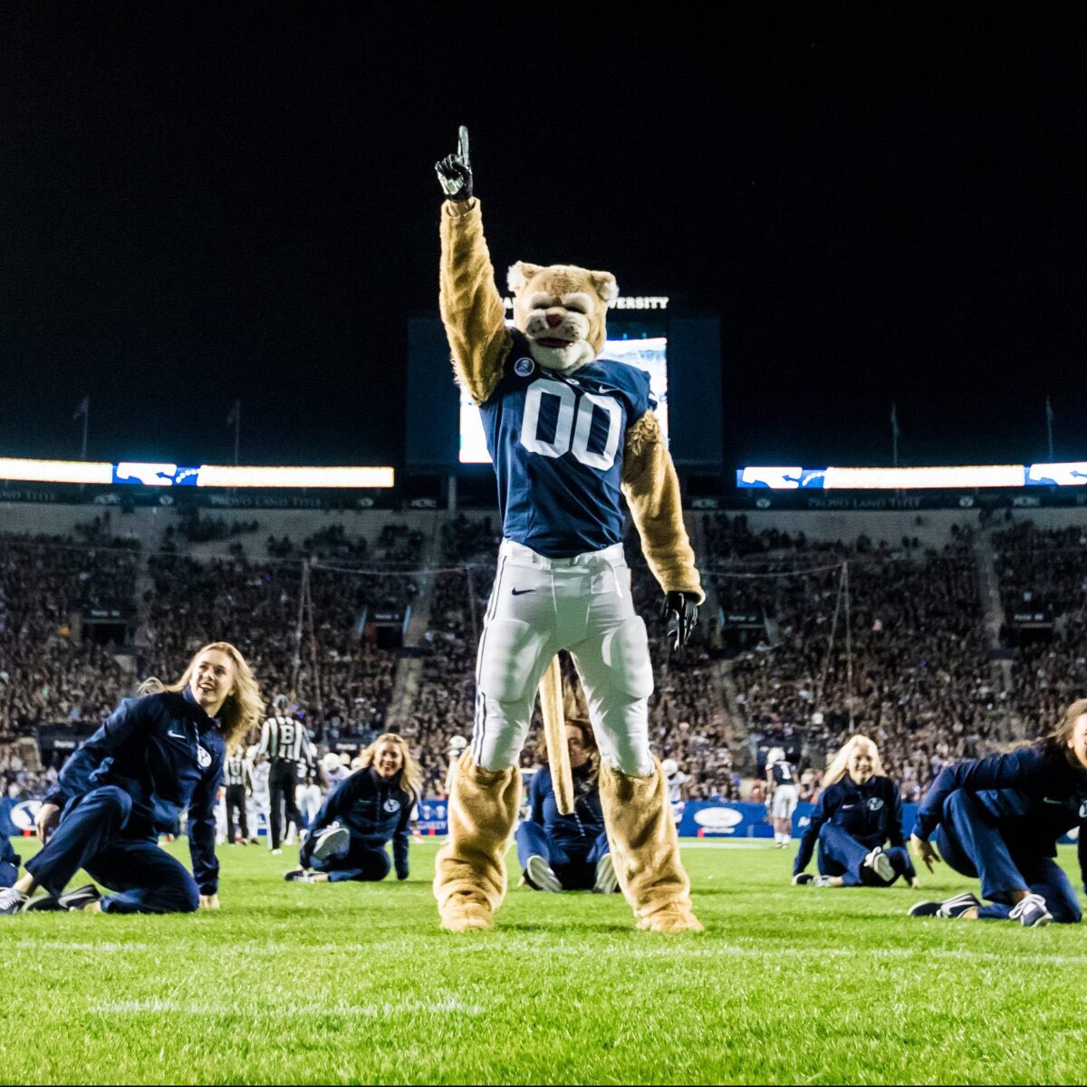 Isaia Vandermade (@isaiavandermade) on Twitter photo Glory be to God. I am humbled and blessed to announce that I have recieved an offer from BYU. Thank you Coach <a href="/Pouha91/">Sione Pouha</a> for believing in me!! #AG2G #gocougs Glory be to God. I am humbled and blessed to announce that I have recieved an offer from BYU. Thank you Coach <a href="/Pouha91/">Sione Pouha</a> for believing in me!! #AG2G #gocougs
