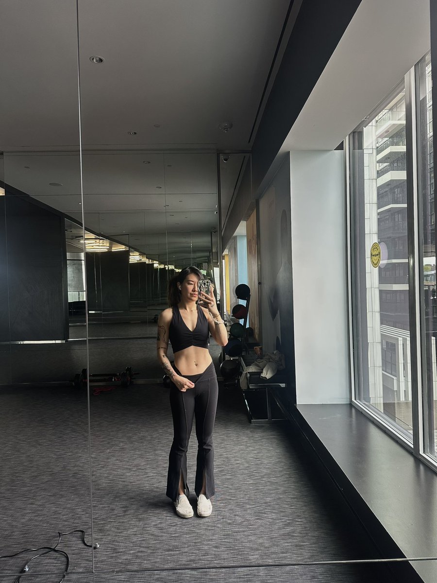 muwuzz's tweet image. flying out to vegas tomorrow ☺️ hope i can still stream on vacay