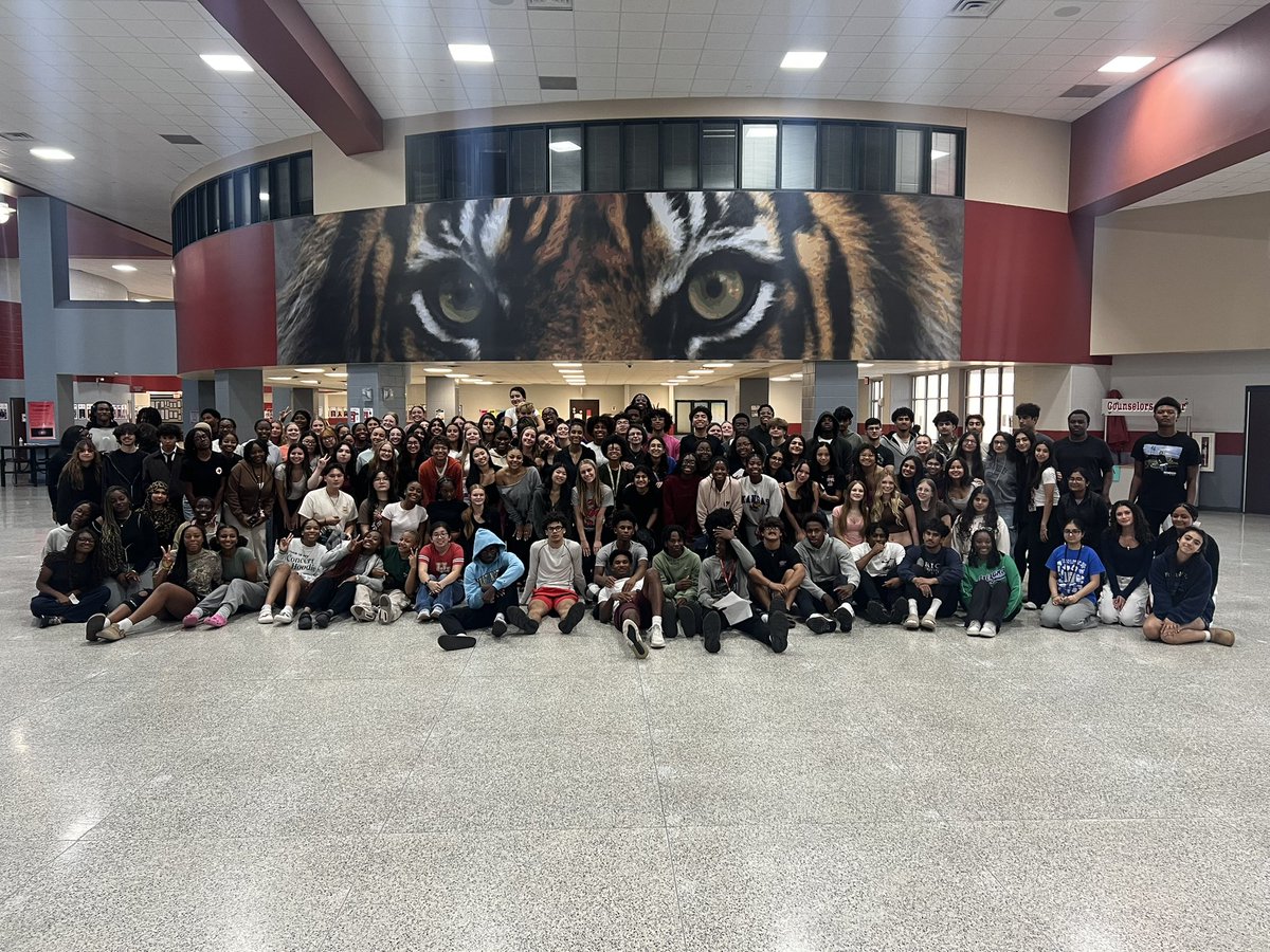 Lead_w_Russell's tweet image. #Ambush26 is going to be something special! I can feel it ❤️These @THS_Ambush mentors are already all in for each other and the incoming @THS_Tigers freshmen! So excited for July and working with these leaders this summer! #DevelopingLeaders #LeadthePAC #TheTravisWay