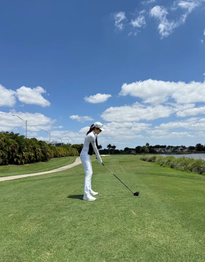 Myilegs's tweet photo. Discipline looks different depending on the scenery. https://t.co/SlhrjesDWl