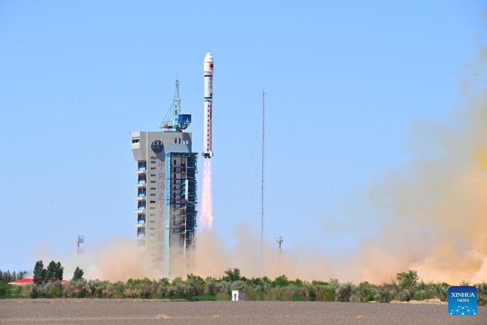 VoiceofPD's tweet image. China launched a Long March-2D carrier rocket on Wednesday, placing a #spacecomputing satellite constellation into space. The rocket blasted off at 12:12 p.m. (Beijing Time) from the Jiuquan Satellite Launch Center in northwest China.
More pics: en.people.cn/n3/2025/0514/c…