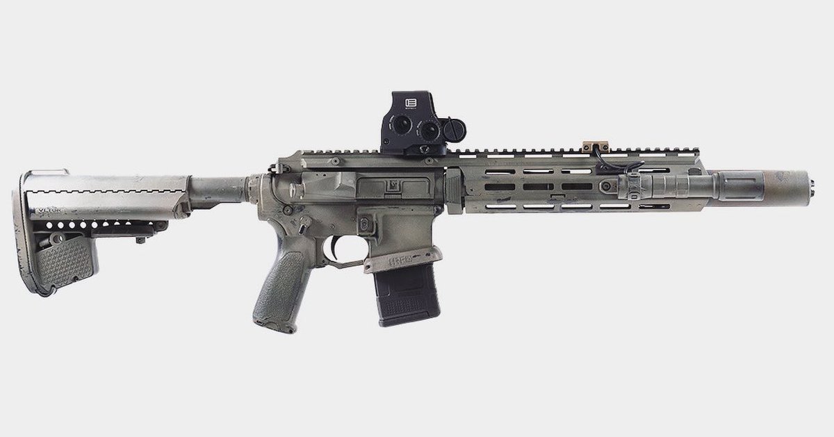 Akshay from Revival Defense built up this VLTOR rig. It has our MUR upper receiver, CASV-M2E piggyback handguard, Emod stock, and A5 buffer system. The CASV handguards have so much flavor. Builds that utilize them always have a unique spirit.