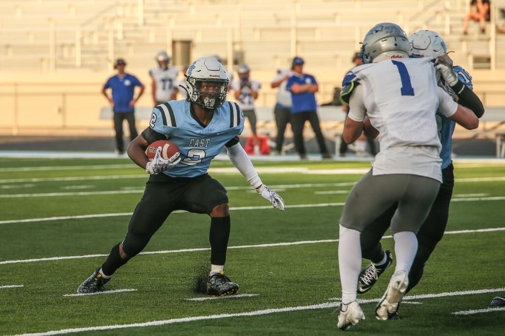 Junior Season Highlights (10-2)
⭐️1903 TOT Yards
⭐️1255 Rushing Yards
⭐️267 ATT
⭐️16 TDs

hudl.com/v/2SAaBC