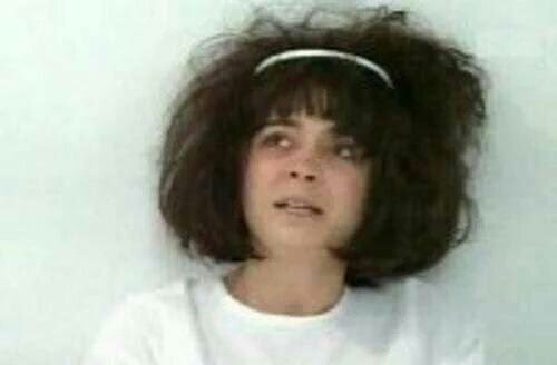 Cuando escucho que mi gato se está peleando con otro a veces calculo que tan rápido salgo a buscarlo porque pienso que los gatos del barrio le van a hacer bullying si me meto a defenderlo, tipo; ahí viene tu mamiii a defenderteeee auuuu