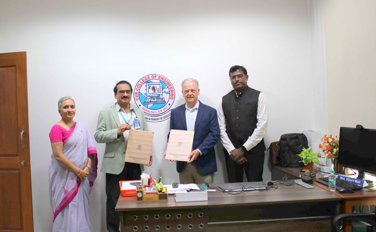 altium's tweet image. Here are highlights from our visit to @cvrcoenews, India! Rea and Vikram from Altium Education were welcomed by faculty and leadership to inaugurate the new Altium Lab.

Learn about our programs: bit.ly/3GUIhbu

#altium #studentlab #studentresources #makeinindia