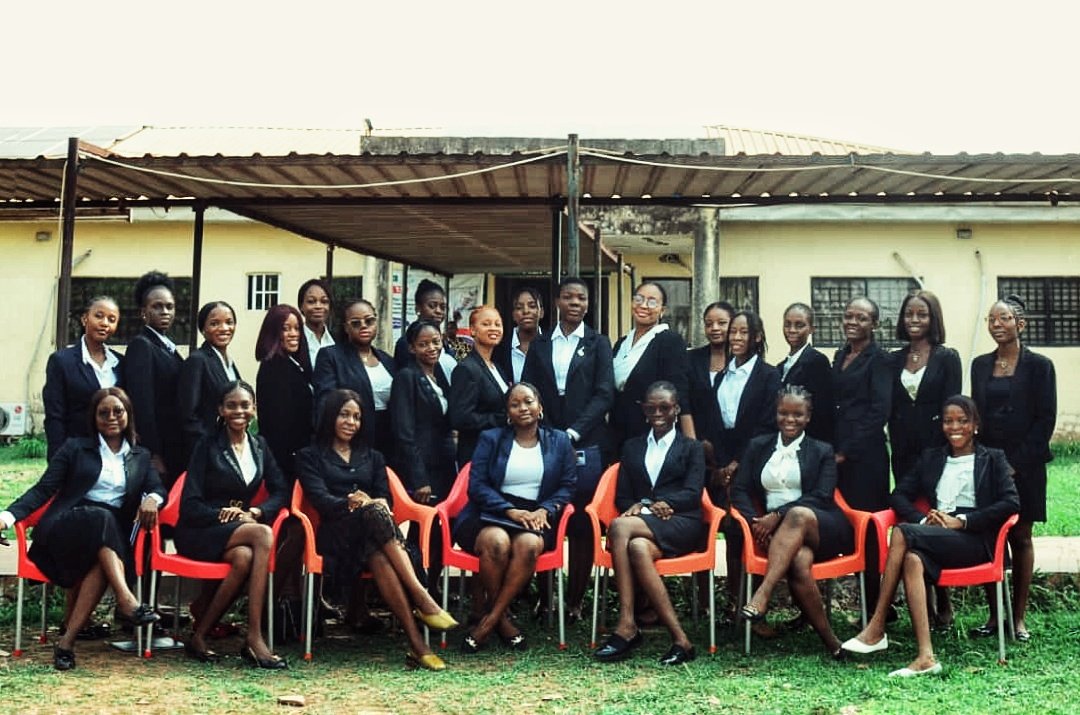 THEREGALSS's tweet photo. Meet The Regals – 46 final-year med students with brains and a whole lot of personality. We may be in suits, but trust us, we know how to have a good time too. Follow the journey because with us, it’s never just about the grades.😉

 #theregals  #CollegeOfMedicine  #classof2017 https://t.co/cEFwP7tOBg
