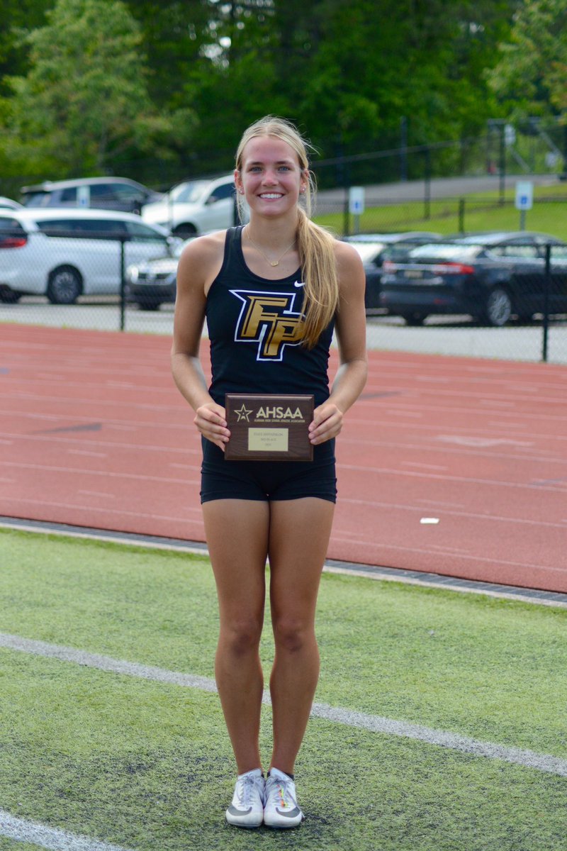 LydieVarnadore's tweet image. First heptathlon in the books! Competed with 61 girls in the @AHSAAUpdates 1A-7A state Heptathlon and finished 3rd with a score of 4240! 🥉