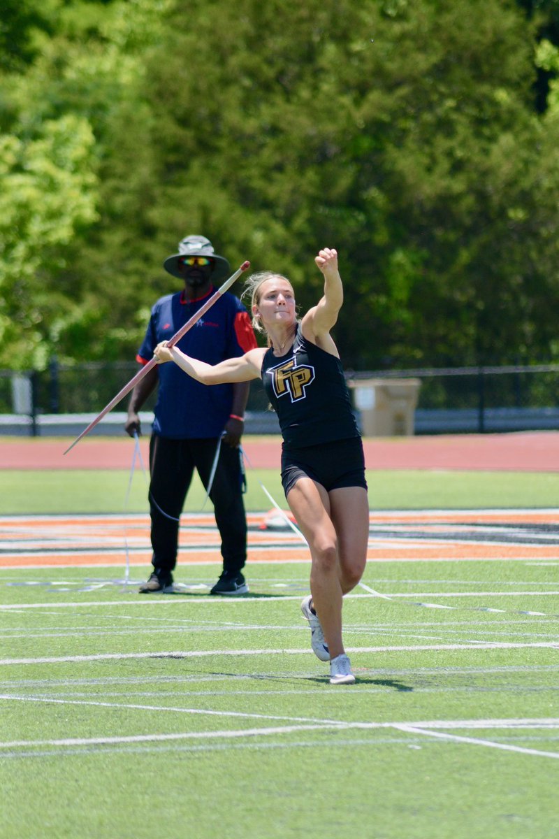 LydieVarnadore's tweet image. First heptathlon in the books! Competed with 61 girls in the @AHSAAUpdates 1A-7A state Heptathlon and finished 3rd with a score of 4240! 🥉