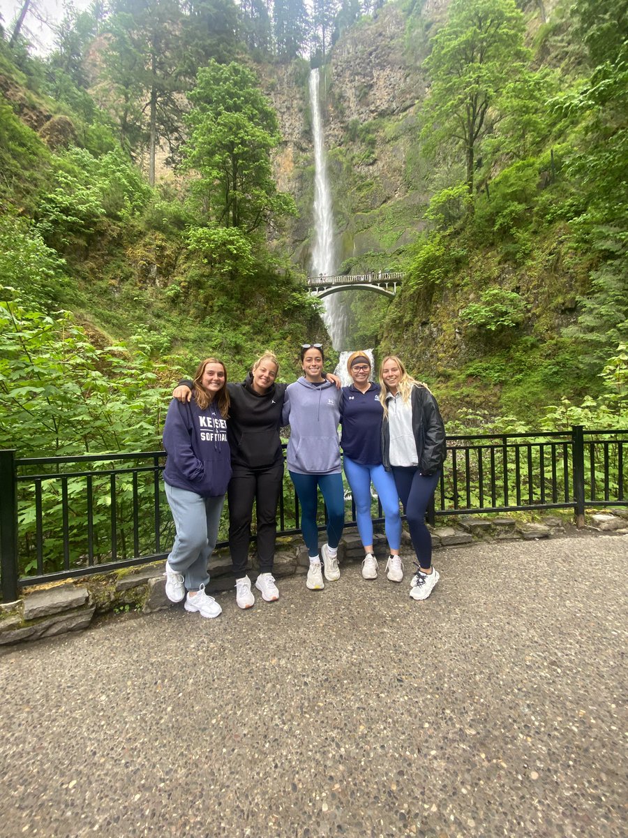 KaliKaestner's tweet image. Took a team day trip to Multnomah Falls for our last day in Oregon!
