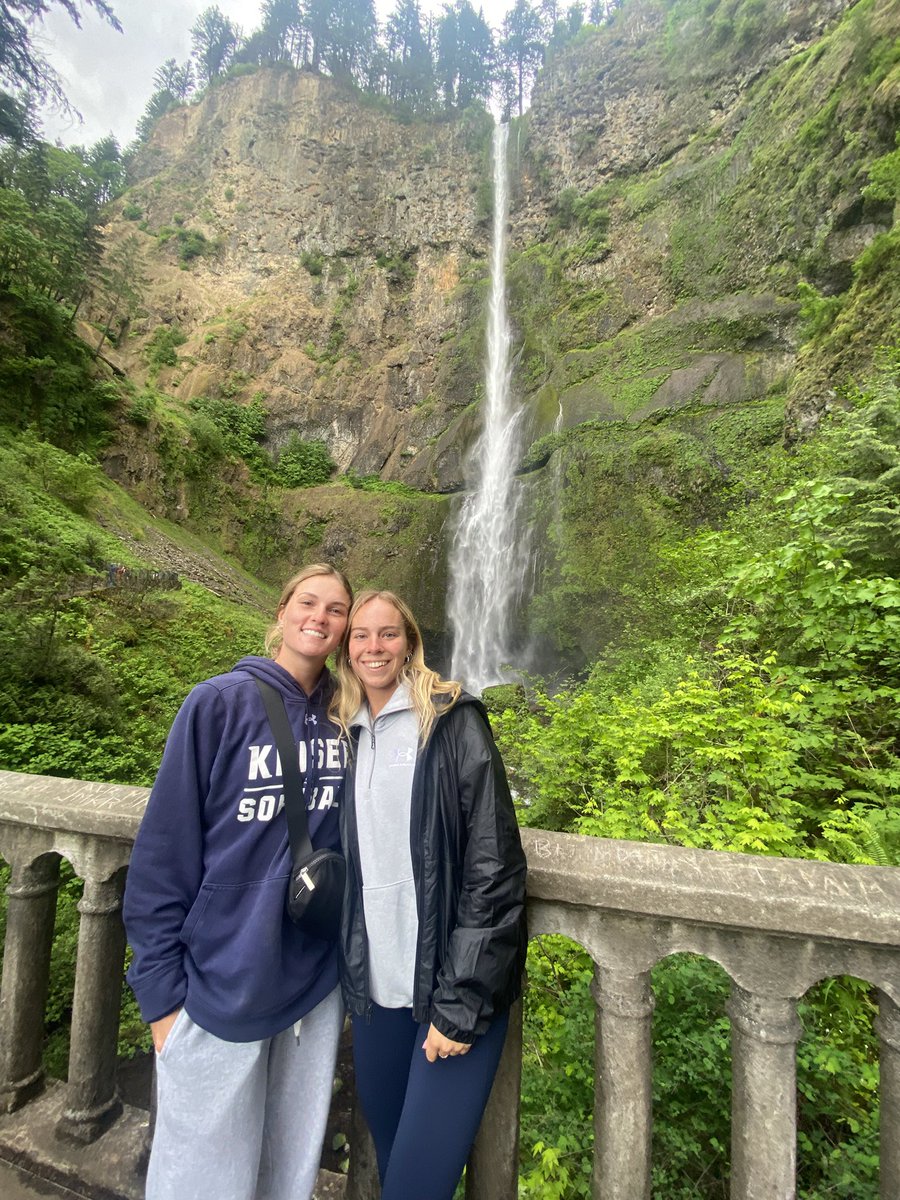 KaliKaestner's tweet image. Took a team day trip to Multnomah Falls for our last day in Oregon!