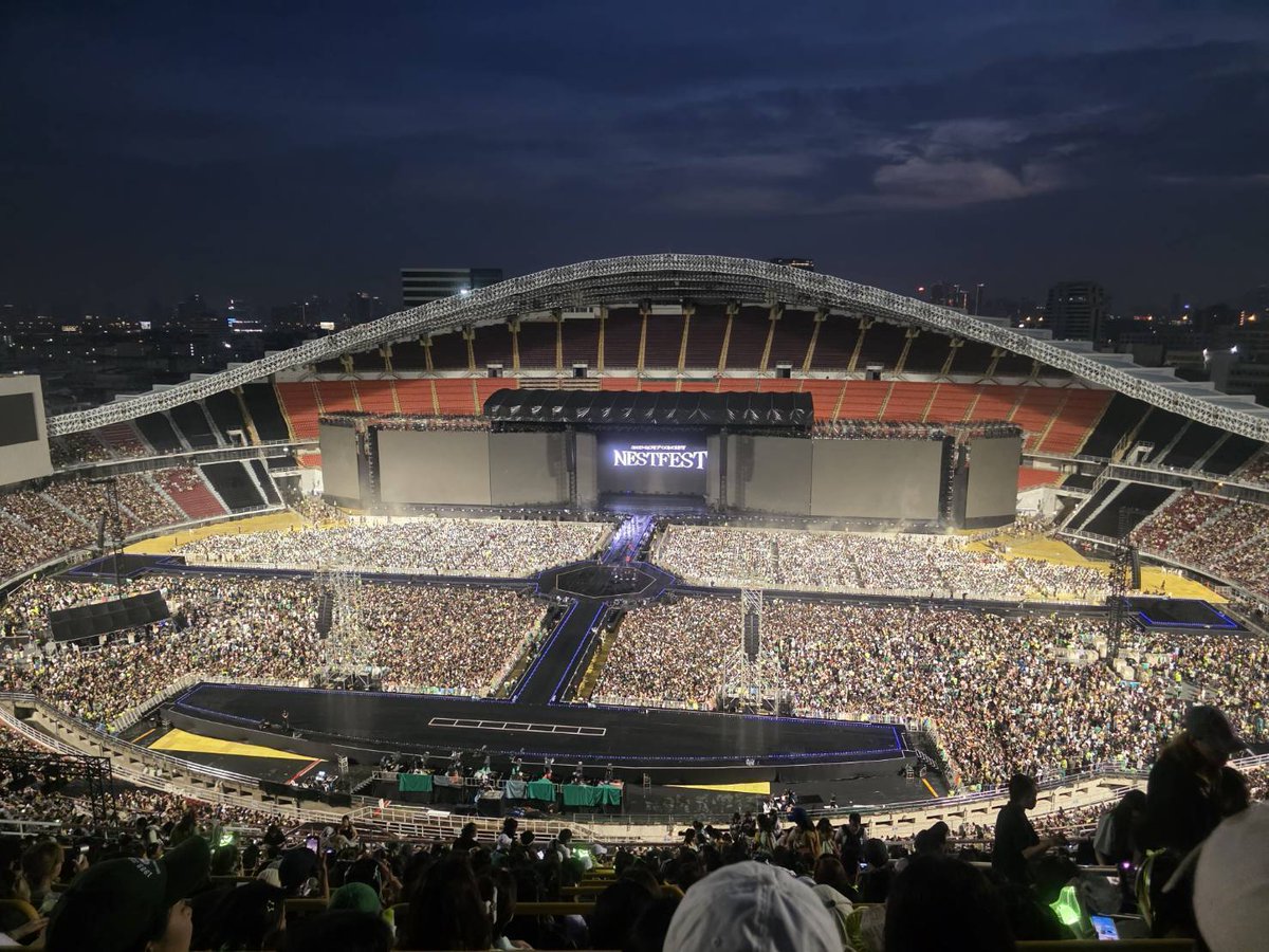 รีวิว E3I แถว AA

ฝากบอกสมบัติหน่อยว่าอย่าให้ลุกเยอะ มันสูง

ถ้าราชมังจริง กุยอมแพ้