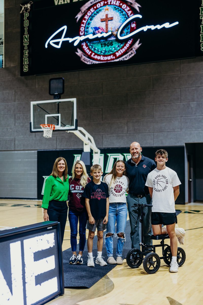 CofOLadyCats's tweet photo. Help us give a big OZARKS welcome to Van Buren, AR, native @AspenCone! Aspen joins us after a standout career for the Lady Pointers, where she led them to 2 straight state tournament appearances. She was a 3-time 5A West All-Conference selection &amp; 5A All-Defense team one season. https://t.co/hZmsOH4P3w
